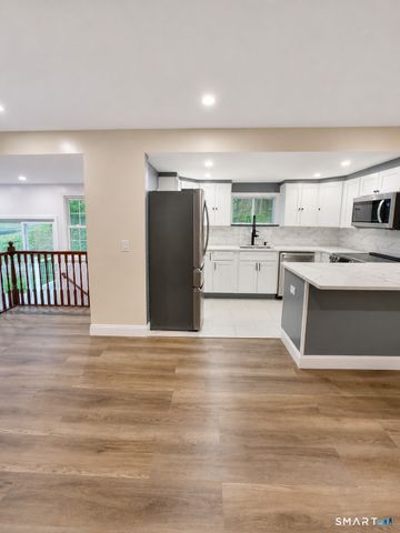 15 Towner Lane, Oxford, CT 06478