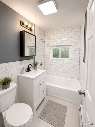 15 Towner Lane, Oxford, CT 06478