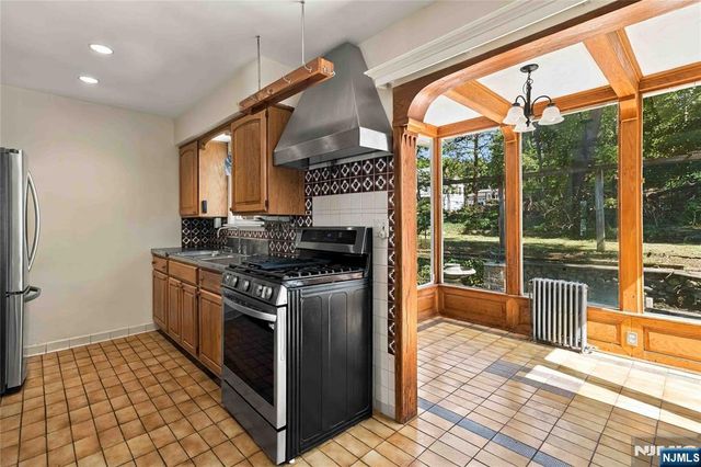 51 Valley View Terrace, Wayne, NJ 07470