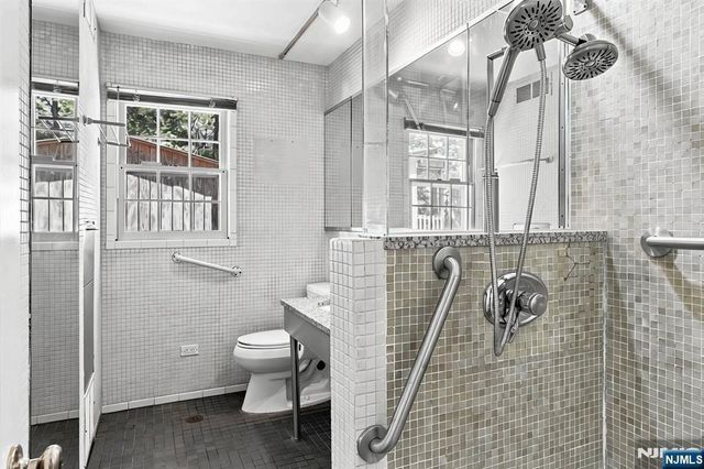 51 Valley View Terrace, Wayne, NJ 07470