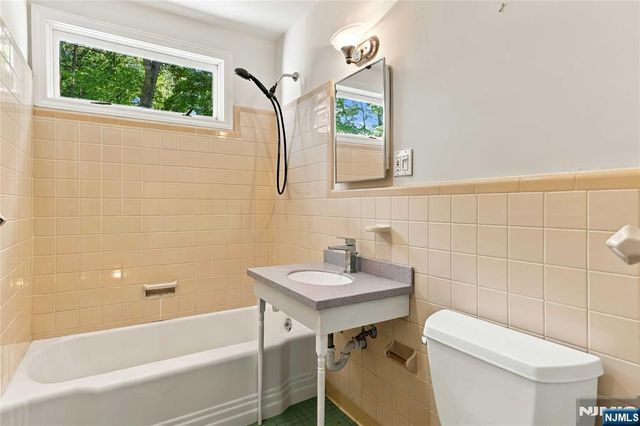 51 Valley View Terrace, Wayne, NJ 07470