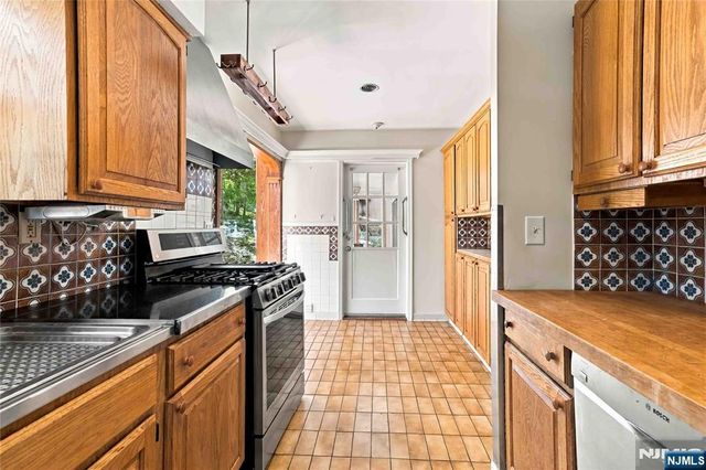 51 Valley View Terrace, Wayne, NJ 07470
