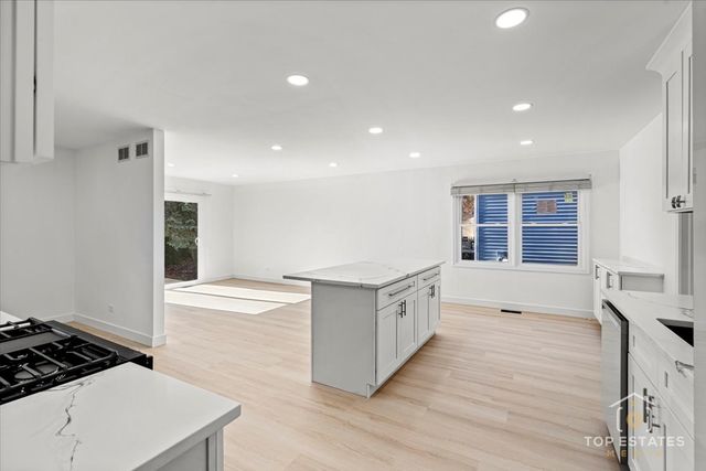 523 Hamilton Avenue, Westmont, IL 60559