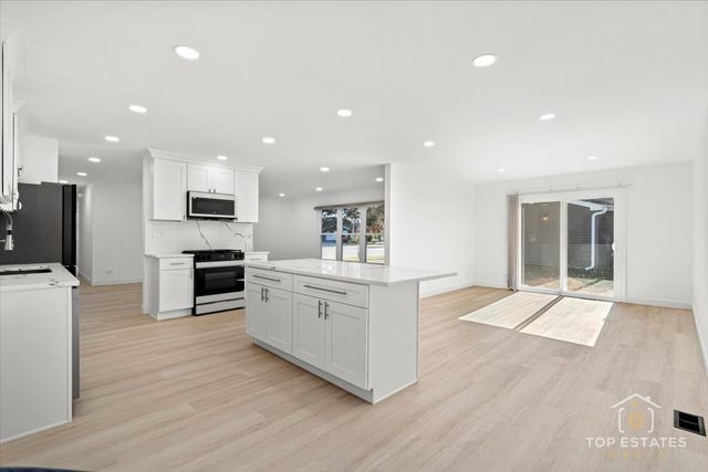 523 Hamilton Avenue, Westmont, IL 60559