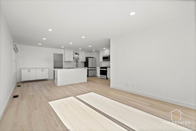 523 Hamilton Avenue, Westmont, IL 60559