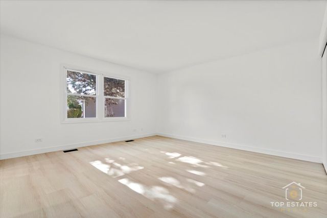 523 Hamilton Avenue, Westmont, IL 60559