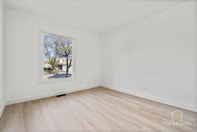 523 Hamilton Avenue, Westmont, IL 60559