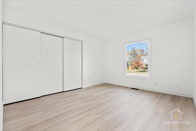 523 Hamilton Avenue, Westmont, IL 60559