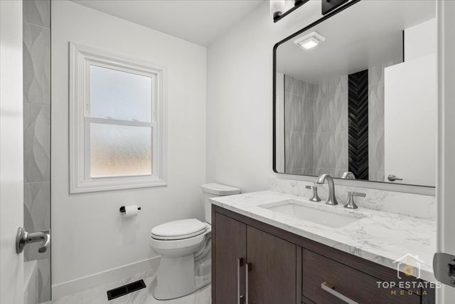 523 Hamilton Avenue, Westmont, IL 60559