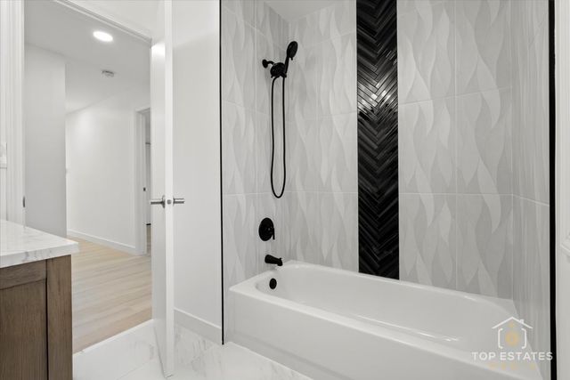 523 Hamilton Avenue, Westmont, IL 60559