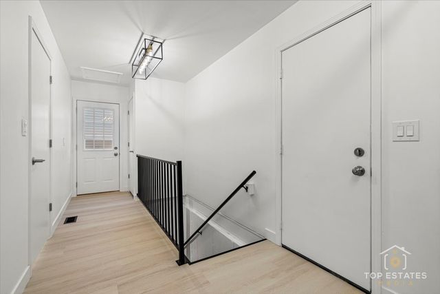 523 Hamilton Avenue, Westmont, IL 60559