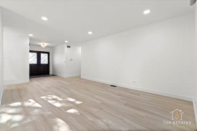 523 Hamilton Avenue, Westmont, IL 60559