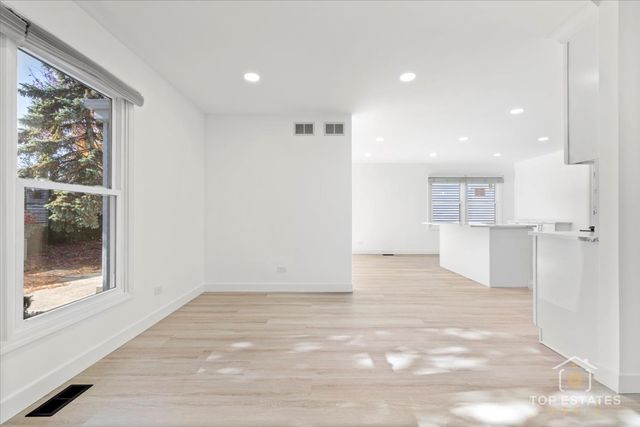 523 Hamilton Avenue, Westmont, IL 60559