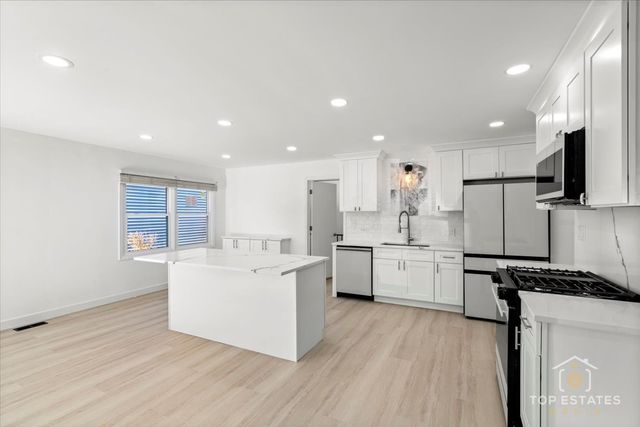 523 Hamilton Avenue, Westmont, IL 60559