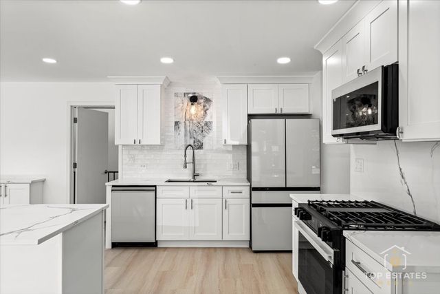 523 Hamilton Avenue, Westmont, IL 60559