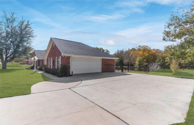 1319 Red Oak Circle, Farmersville, TX 75442