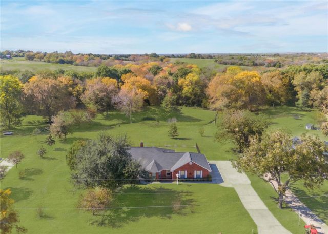 1319 Red Oak Circle, Farmersville, TX 75442