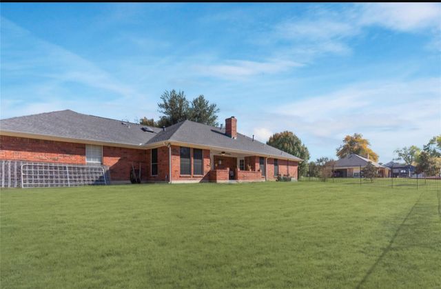 1319 Red Oak Circle, Farmersville, TX 75442