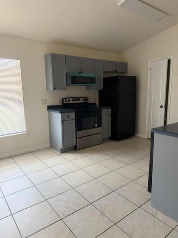 542 LAKEVIEW COURT, Kissimmee, FL 34759