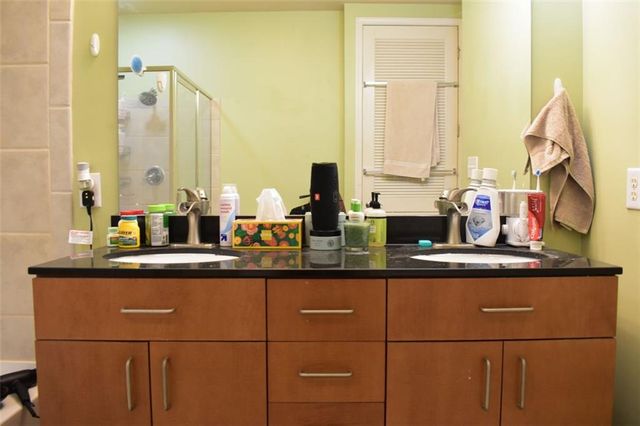 711 Cosmopolitan NE Drive 715, Atlanta, GA 30324