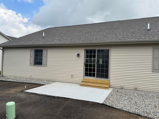 821 9th Street SW 10b, Demotte, IN 46310