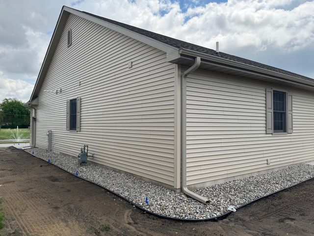 821 9th Street SW 10b, Demotte, IN 46310