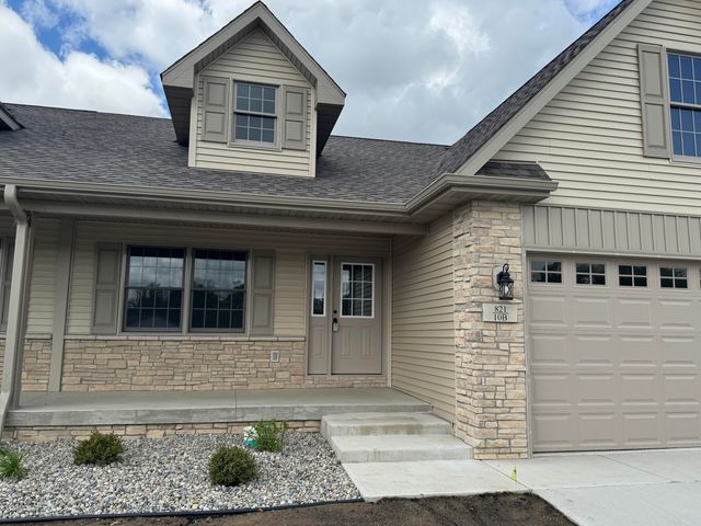 821 9th Street SW 10b, Demotte, IN 46310