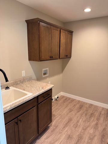 821 9th Street SW 10b, Demotte, IN 46310