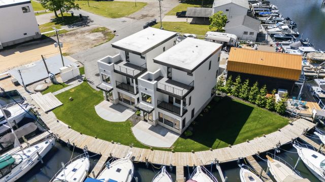 1 N Bailey Avenue 1, South Haven, MI 49090