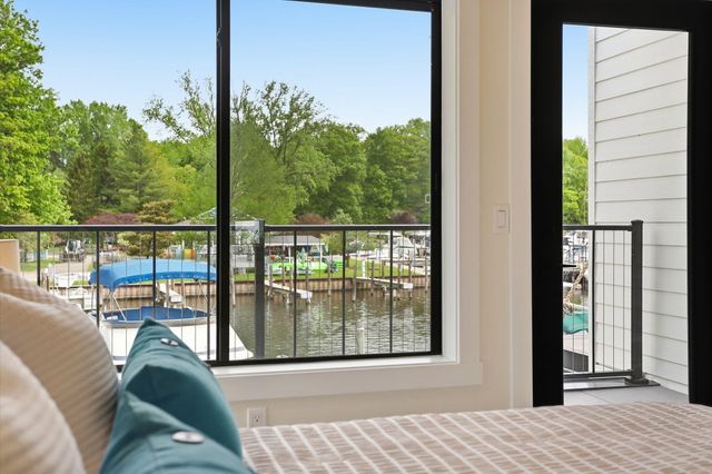 1 N Bailey Avenue 1, South Haven, MI 49090