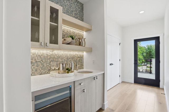 1 N Bailey Avenue 1, South Haven, MI 49090