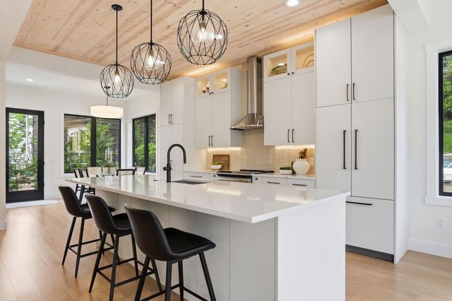 1 N Bailey Avenue 1, South Haven, MI 49090