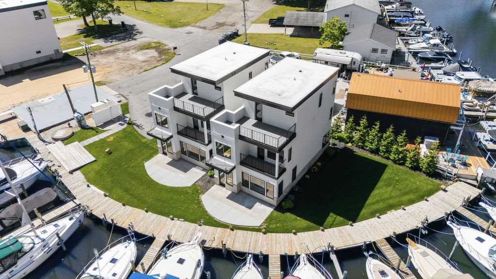 1 N Bailey Avenue 1, South Haven, MI 49090