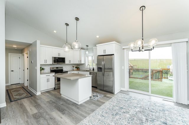 2226 Marvs Lane NE, Stewartville, MN 55976