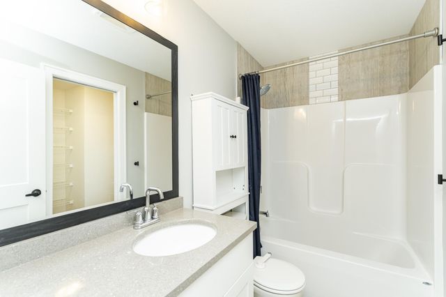 2226 Marvs Lane NE, Stewartville, MN 55976