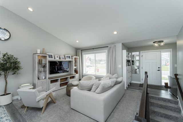 2226 Marvs Lane NE, Stewartville, MN 55976