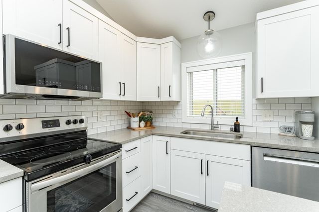 2226 Marvs Lane NE, Stewartville, MN 55976