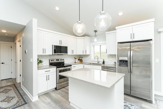 2226 Marvs Lane NE, Stewartville, MN 55976