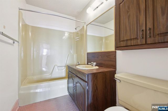 555 North Avenue 25-K, Fort Lee, NJ 07024