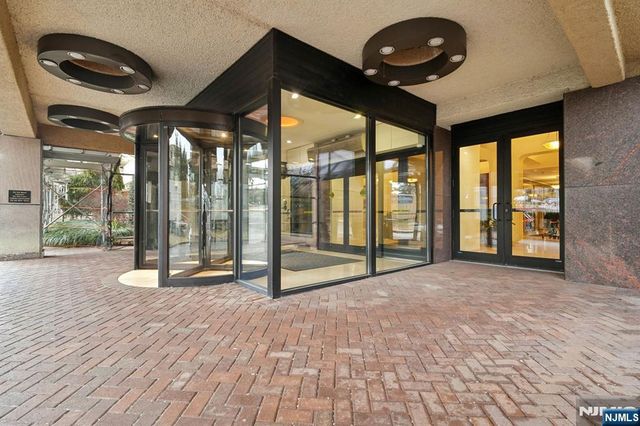 555 North Avenue 25-K, Fort Lee, NJ 07024