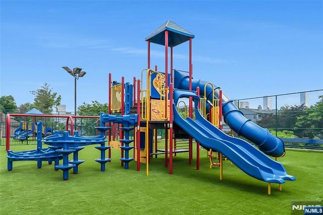 555 North Avenue 25-K, Fort Lee, NJ 07024