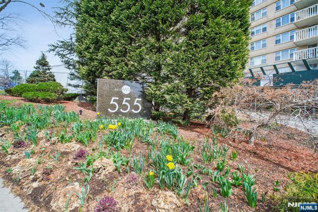555 North Avenue 25-K, Fort Lee, NJ 07024