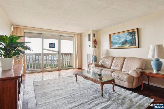 555 North Avenue 25-K, Fort Lee, NJ 07024