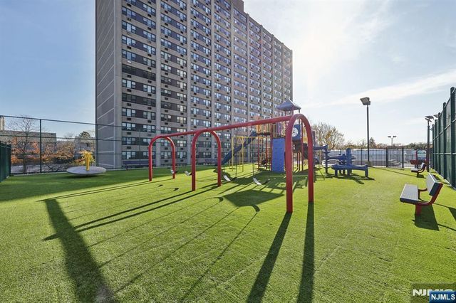 555 North Avenue 25-K, Fort Lee, NJ 07024