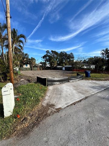 4627 W BAY VILLA AVENUE, Tampa, FL 33611