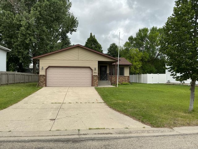 3511 13th Street S, Moorhead, MN 56560