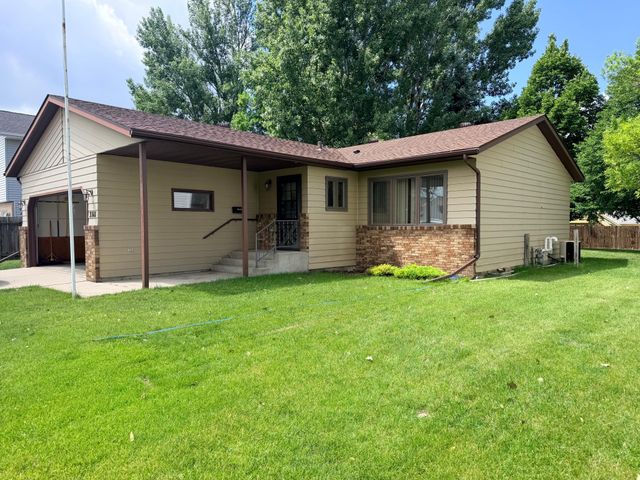 3511 13th Street S, Moorhead, MN 56560