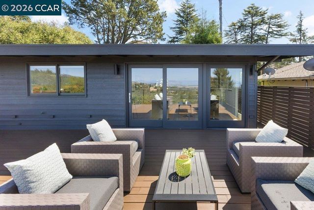 6401 Snake Road, Oakland, CA 94611