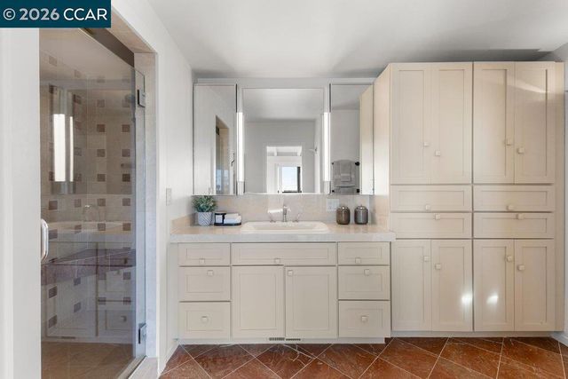 6401 Snake Road, Oakland, CA 94611