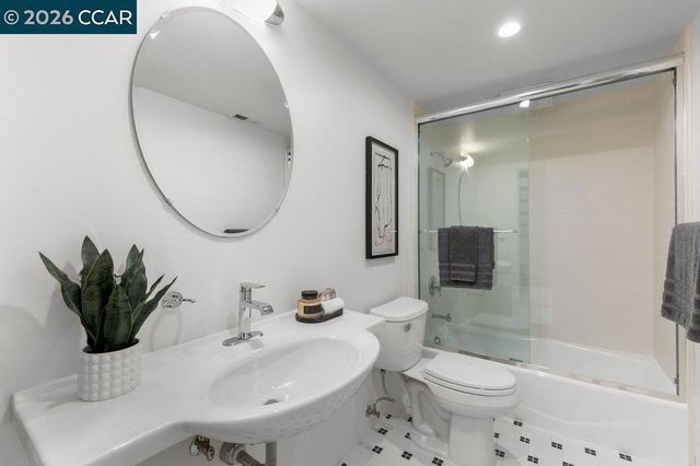 6401 Snake Road, Oakland, CA 94611